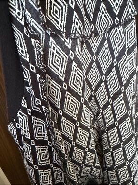 Simply Styled Black and White Geometric Print Dress